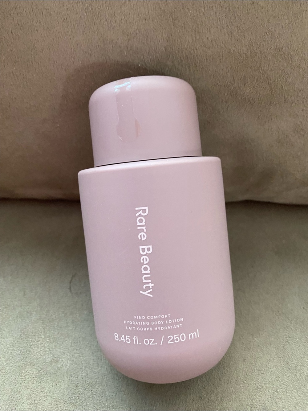 Rare Beauty Hydrating Body Lotion — Soft Pink